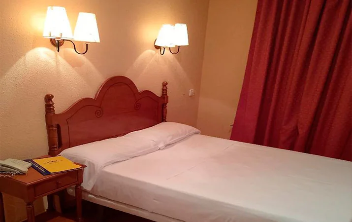 twin room with 2 beds